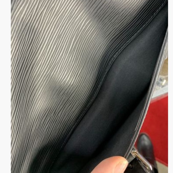 Louis Vuitton Segur MM Satchel - Picture 10 of 10